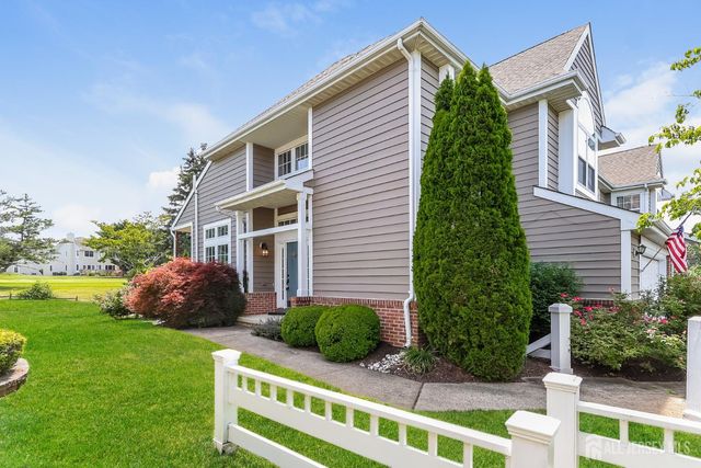 8 Pine Valley Lane, Monroe, NJ 08831