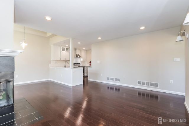 8 Pine Valley Lane, Monroe, NJ 08831