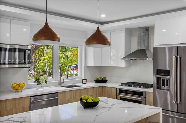 8500 SW 179th St, Palmetto Bay, FL 33157