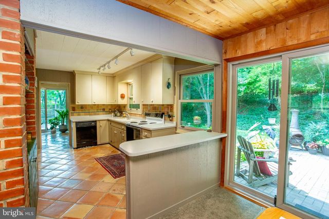 6475 LOWER YORK RD, New Hope, PA 18938