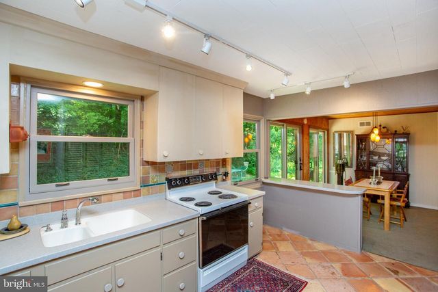 6475 LOWER YORK RD, New Hope, PA 18938