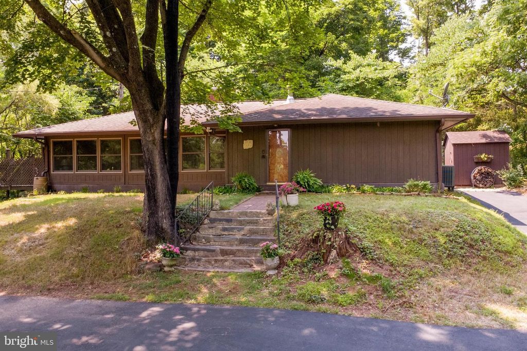 6475 LOWER YORK RD, New Hope, PA 18938