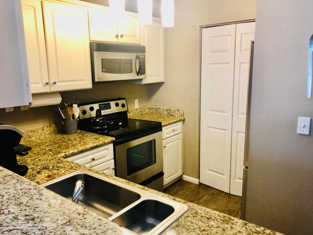 11750 SAINT ANDREWS Place 204, Wellington, FL 33414