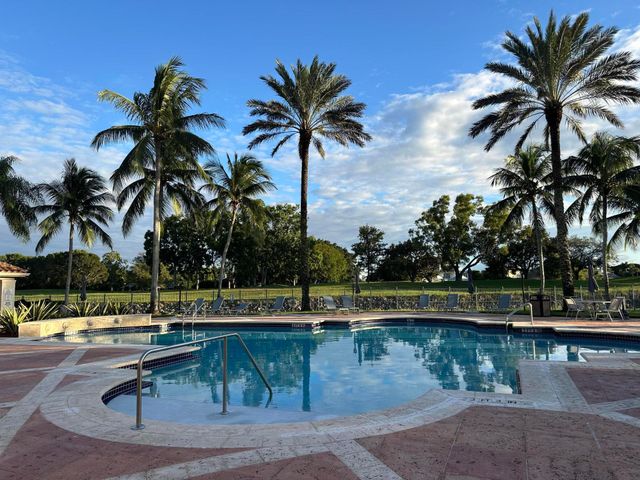 11750 SAINT ANDREWS Place 204, Wellington, FL 33414