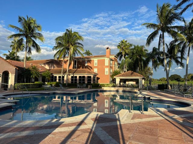 11750 SAINT ANDREWS Place 204, Wellington, FL 33414