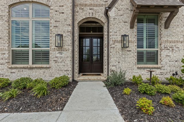 7741 Pondview Lane, Fort Worth, TX 76123