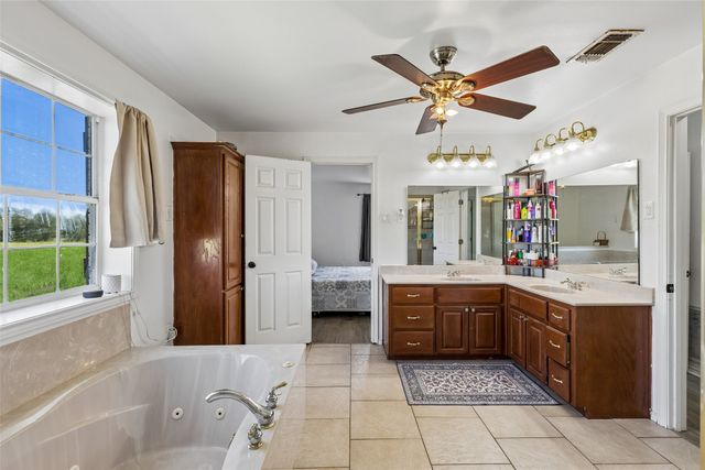 2986 Vz County Road 3208, Wills Point, TX 75169