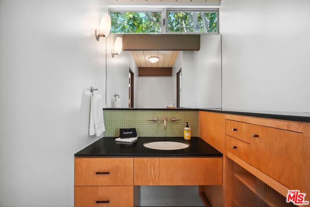 1568 Stoddard Avenue, Thousand Oaks, CA 91360