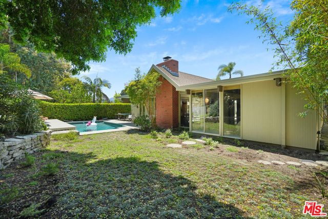 1568 Stoddard Avenue, Thousand Oaks, CA 91360