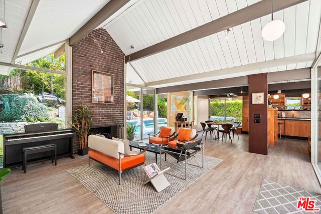 1568 Stoddard Avenue, Thousand Oaks, CA 91360