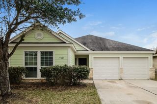 15823 Scenic Water Drive, Houston, TX 77044