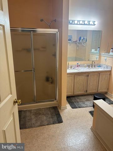 24 OAKTON DR, Atco, NJ 08004