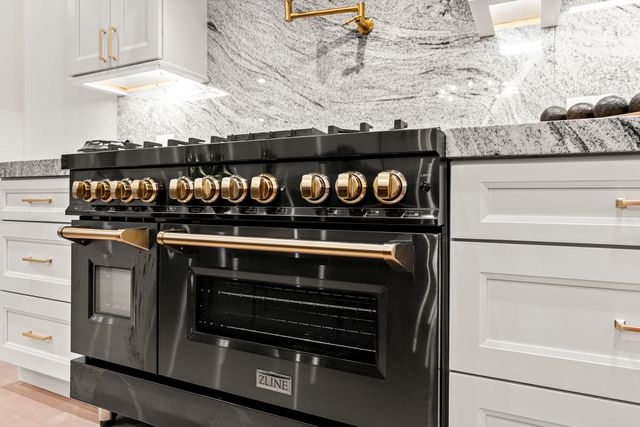 515 E Oakwood Boulevard, Chicago, IL 60653