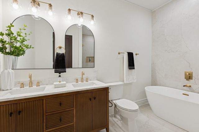 515 E Oakwood Boulevard, Chicago, IL 60653