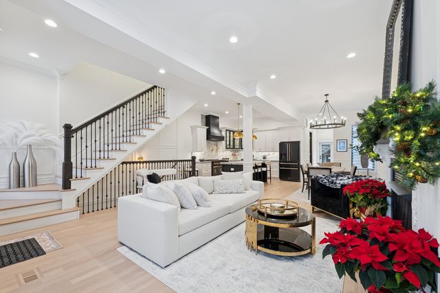 515 E Oakwood Boulevard, Chicago, IL 60653