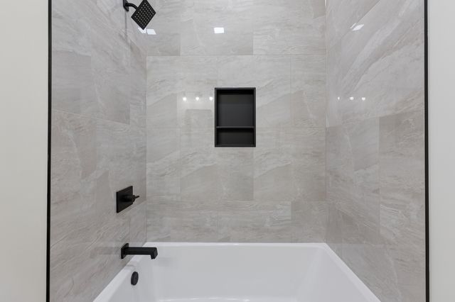 515 E Oakwood Boulevard, Chicago, IL 60653