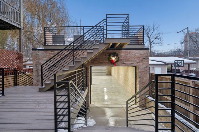 515 E Oakwood Boulevard, Chicago, IL 60653