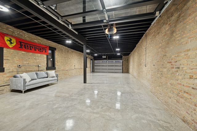 515 E Oakwood Boulevard, Chicago, IL 60653