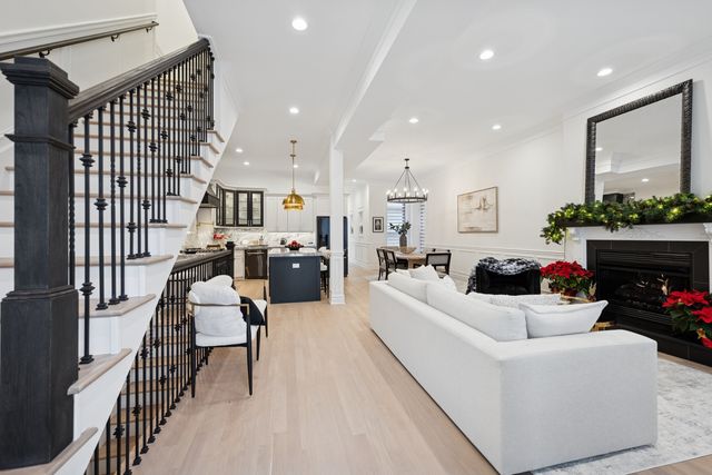 515 E Oakwood Boulevard, Chicago, IL 60653