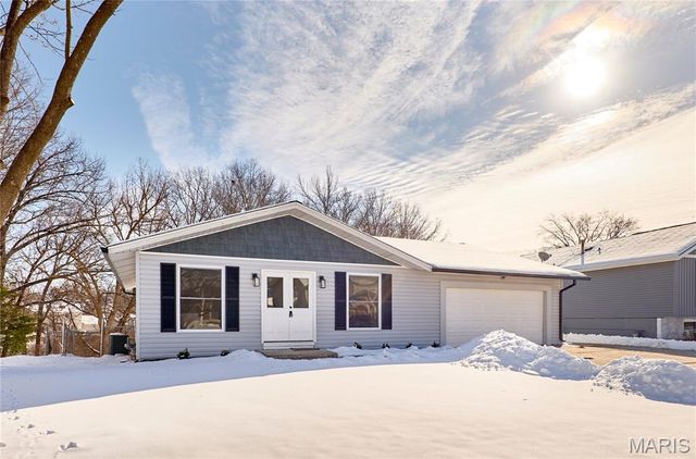 17 Christine Drive, St Peters, MO 63376