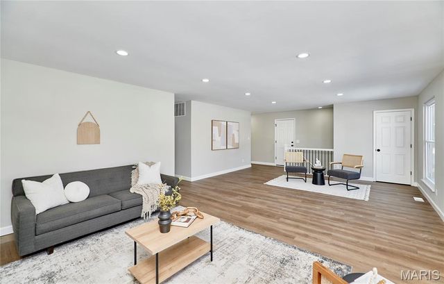 17 Christine Drive, St Peters, MO 63376