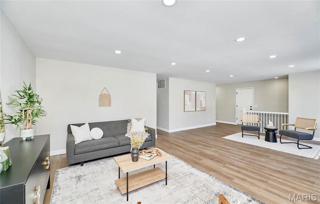 17 Christine Drive, St Peters, MO 63376