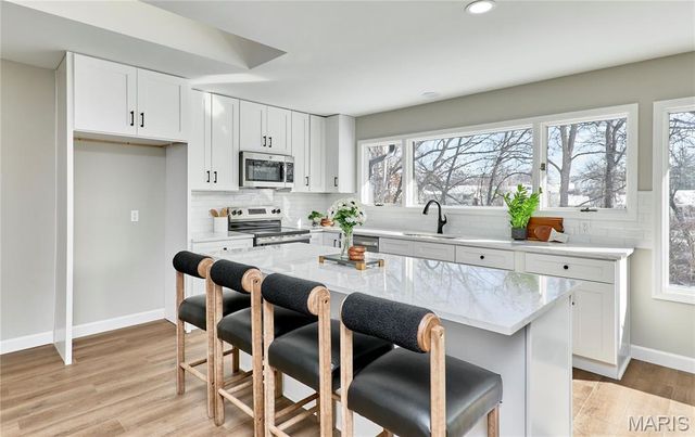 17 Christine Drive, St Peters, MO 63376