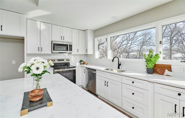 17 Christine Drive, St Peters, MO 63376