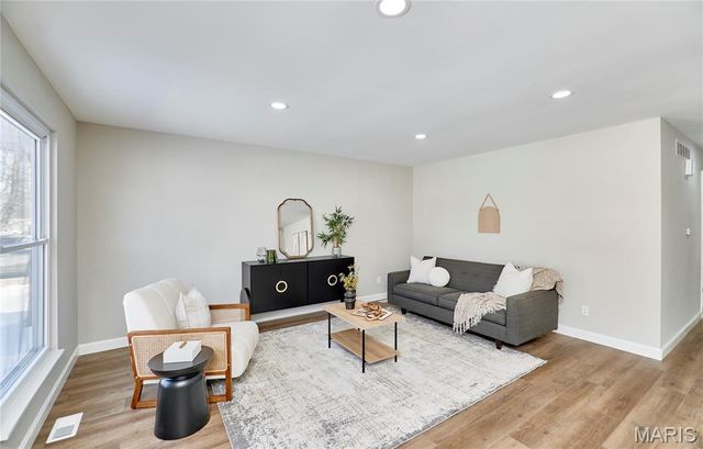 17 Christine Drive, St Peters, MO 63376