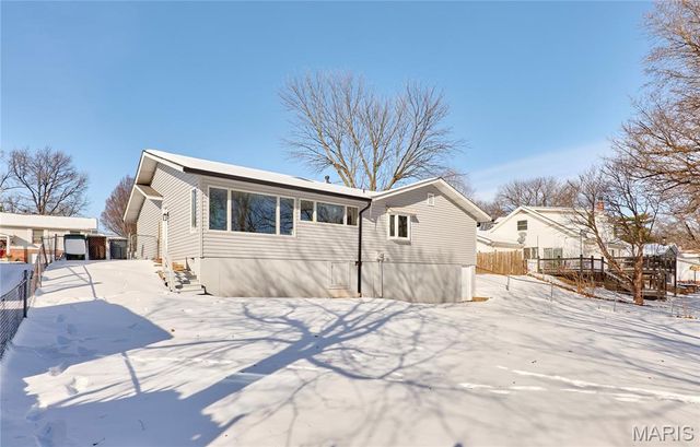 17 Christine Drive, St Peters, MO 63376