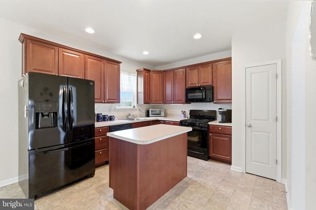 86 CAPE COD CIR, Martinsburg, WV 25403