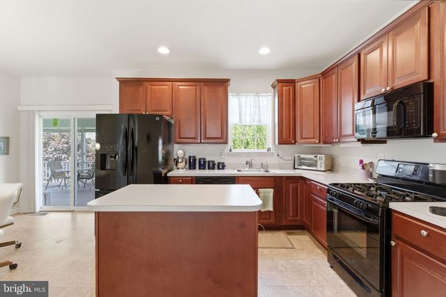 86 CAPE COD CIR, Martinsburg, WV 25403
