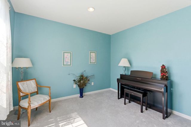 86 CAPE COD CIR, Martinsburg, WV 25403