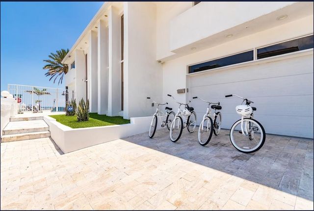 3350 NE 14th Ct, Fort Lauderdale, FL 33304