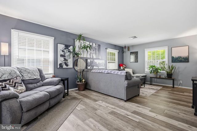 17 MAINBRIDGE LN, Willingboro, NJ 08046