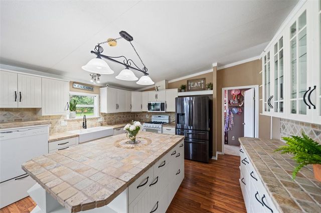 1516 Avenue J, Danbury, TX 77534