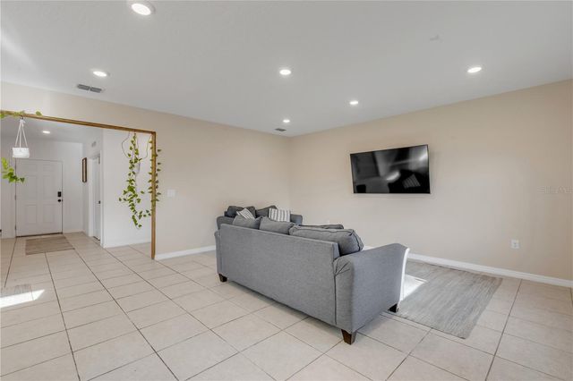 2055 2ND AVENUE, Deland, FL 32724