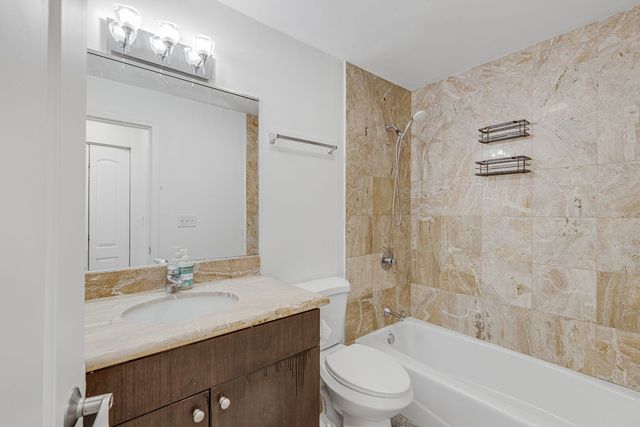 4800 S Saint Lawrence Avenue 2N, Chicago, IL 60615
