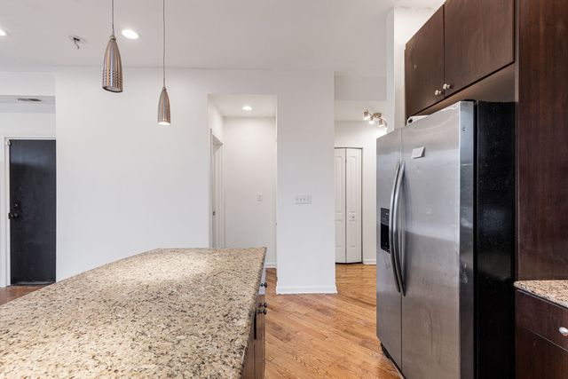 4800 S Saint Lawrence Avenue 2N, Chicago, IL 60615