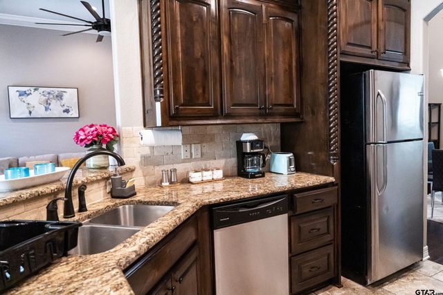 7352 Kingsport Ln, Tyler, TX 75703