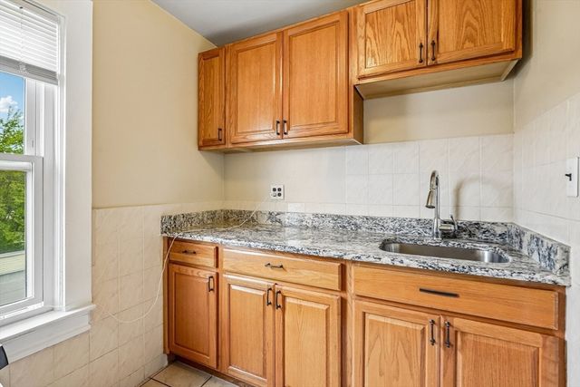 21 Miller St, Blackstone, MA 01504