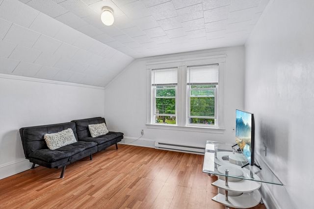 21 Miller St, Blackstone, MA 01504