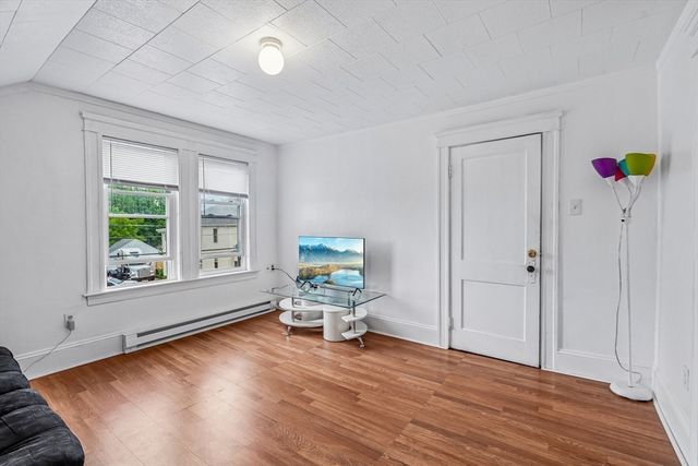 21 Miller St, Blackstone, MA 01504