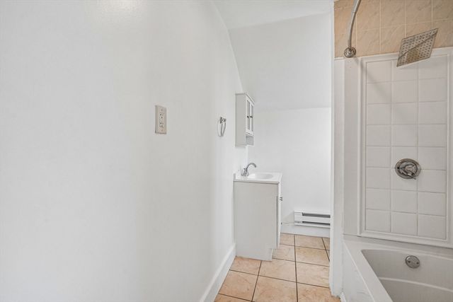 21 Miller St, Blackstone, MA 01504