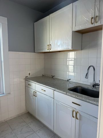 21 Miller St, Blackstone, MA 01504