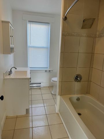 21 Miller St, Blackstone, MA 01504