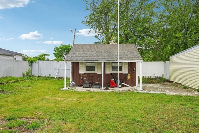21 Miller St, Blackstone, MA 01504