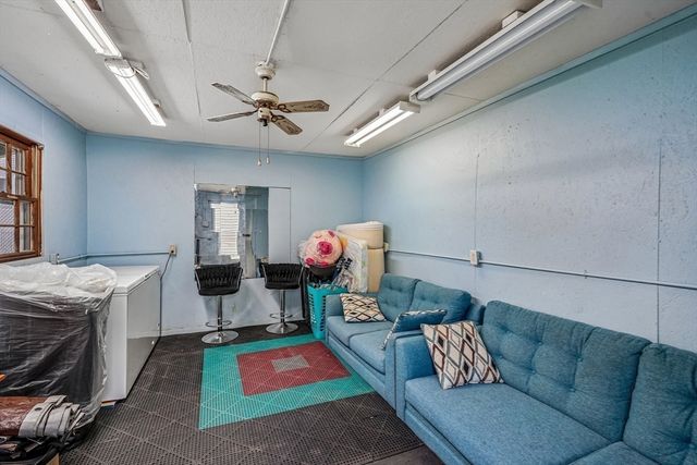 21 Miller St, Blackstone, MA 01504