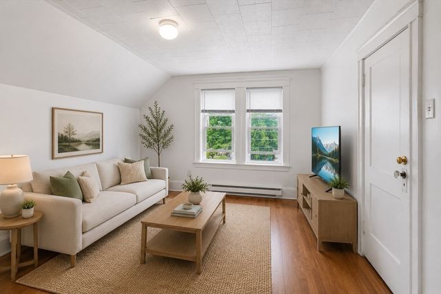 21 Miller St, Blackstone, MA 01504