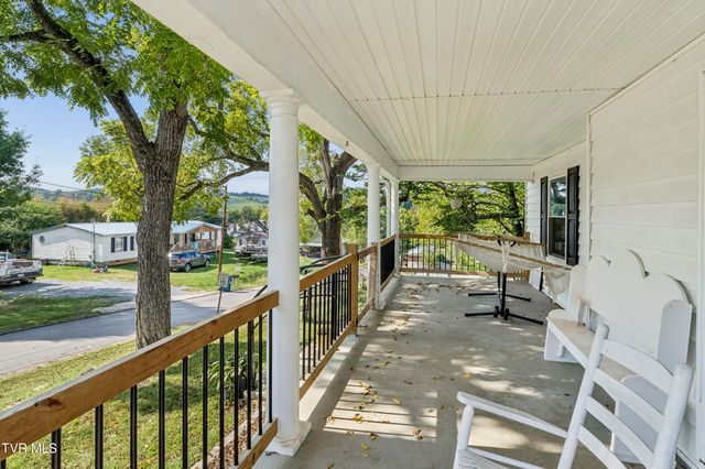 317 Mcclelland Street, Bluff City, TN 37618